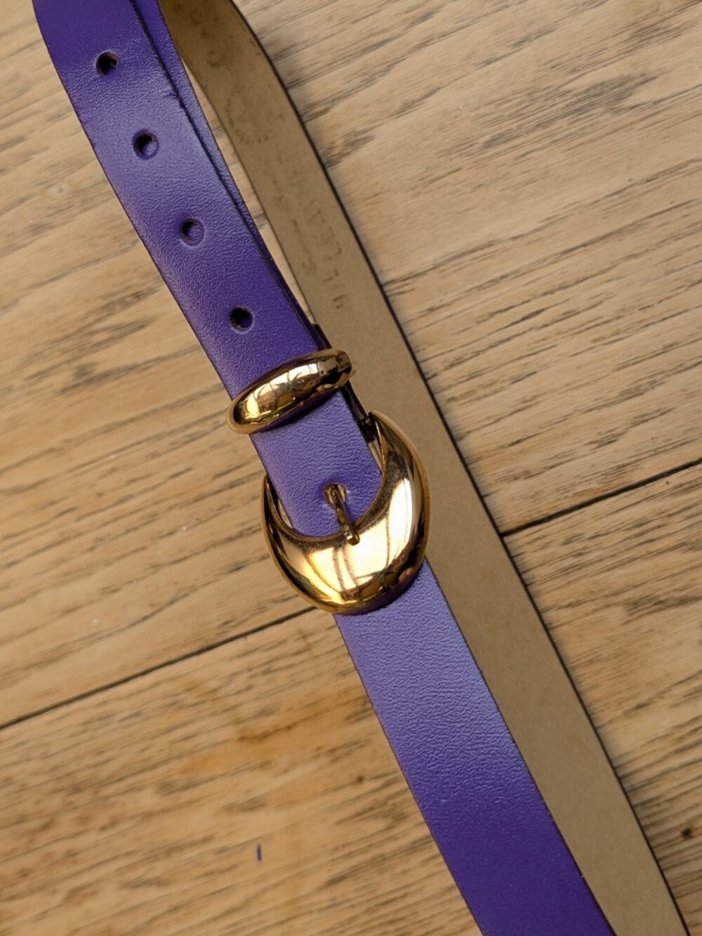 Vintage genuine leather bright vivid purple belt with gold buckle M/L